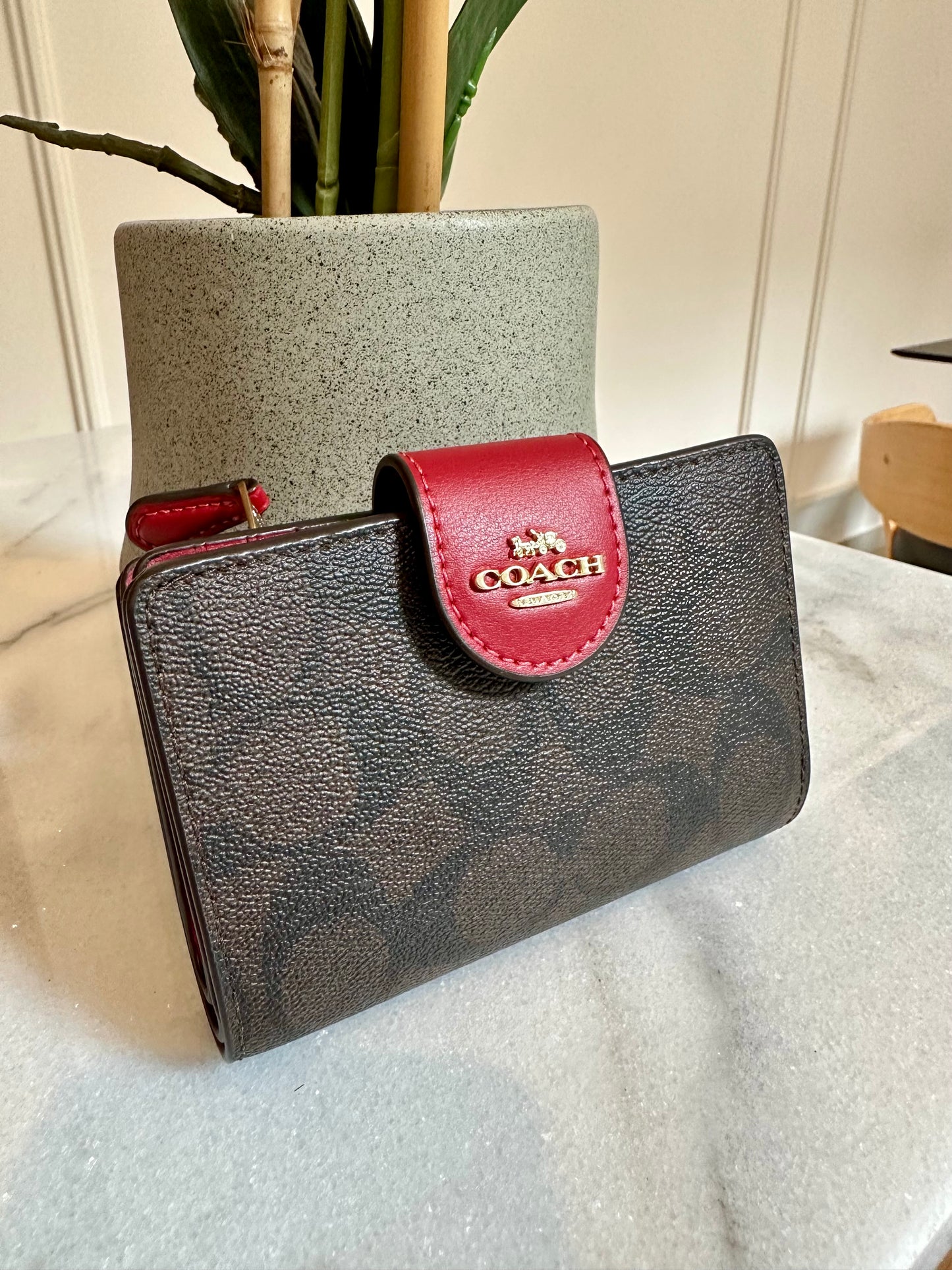 Medium Corner Zip Wallet